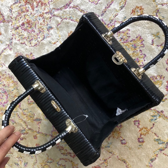 Vintage Plastic Straw Crochet Tote Handbag - Picture 4 of 6